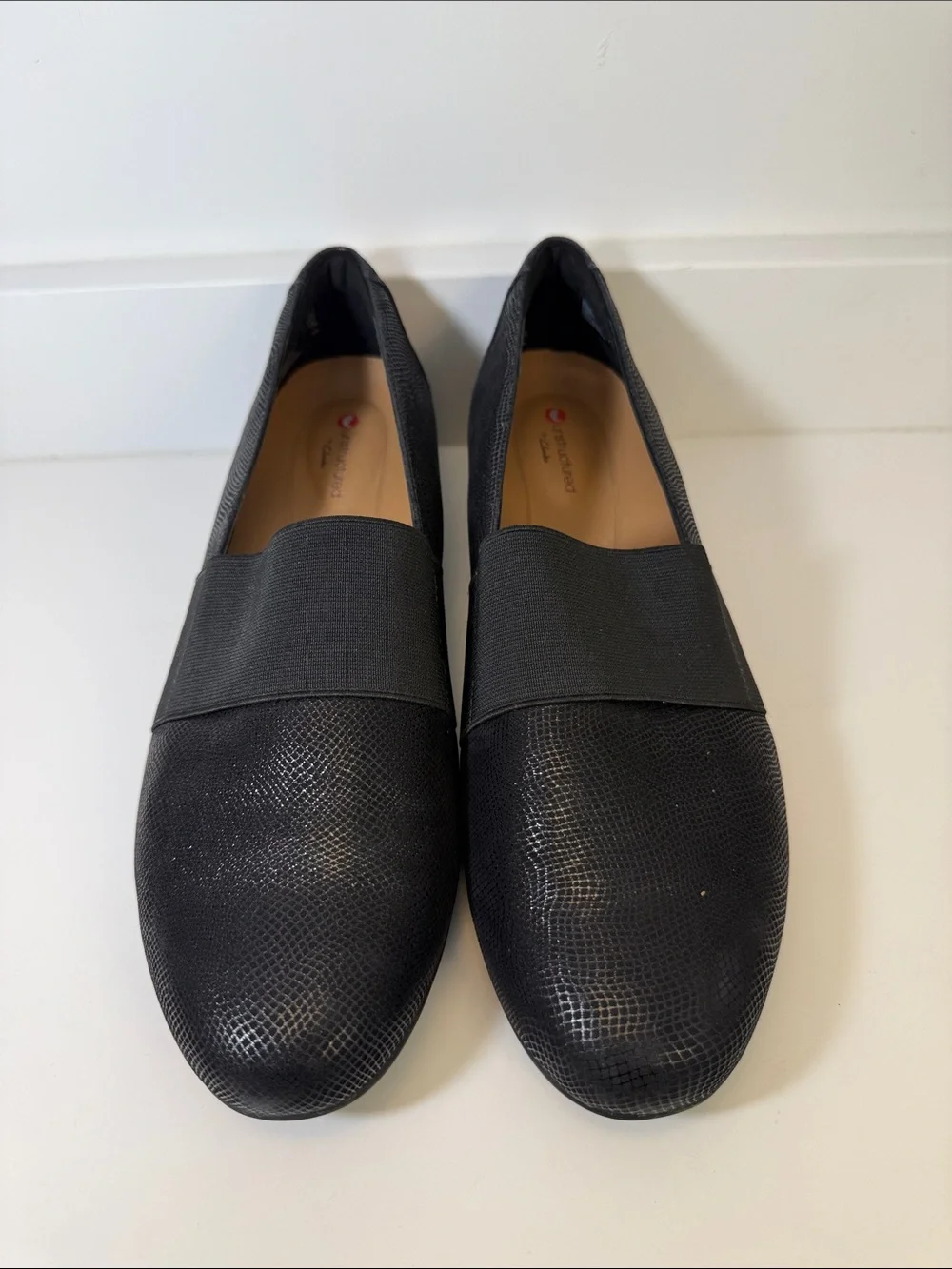 Clarks Women’s Un Blush Lo Black Slip-On Loafers - Size 9